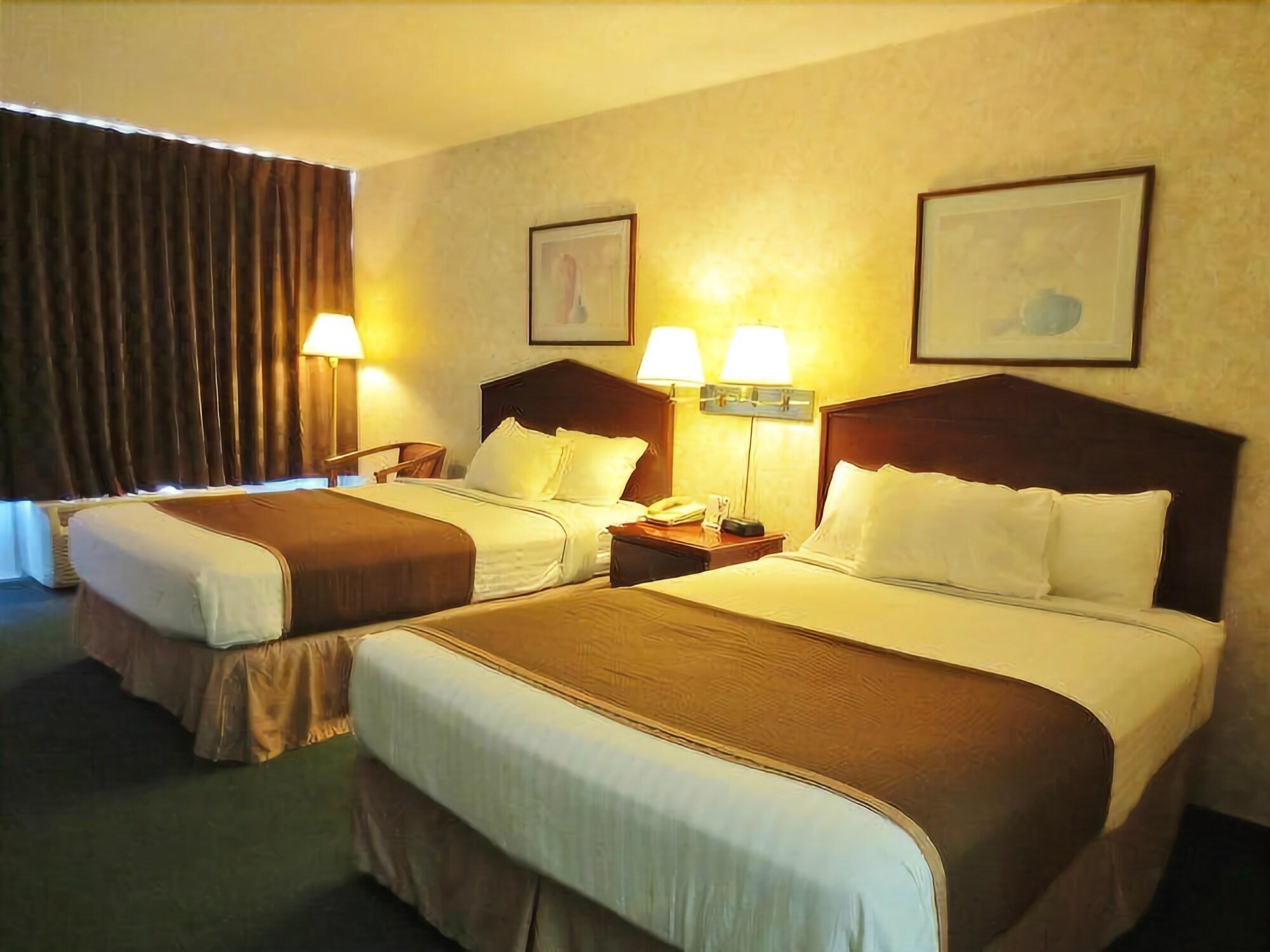 Quality Inn & Suites Vandalia Near I-70 And Hwy 51 Екстериор снимка