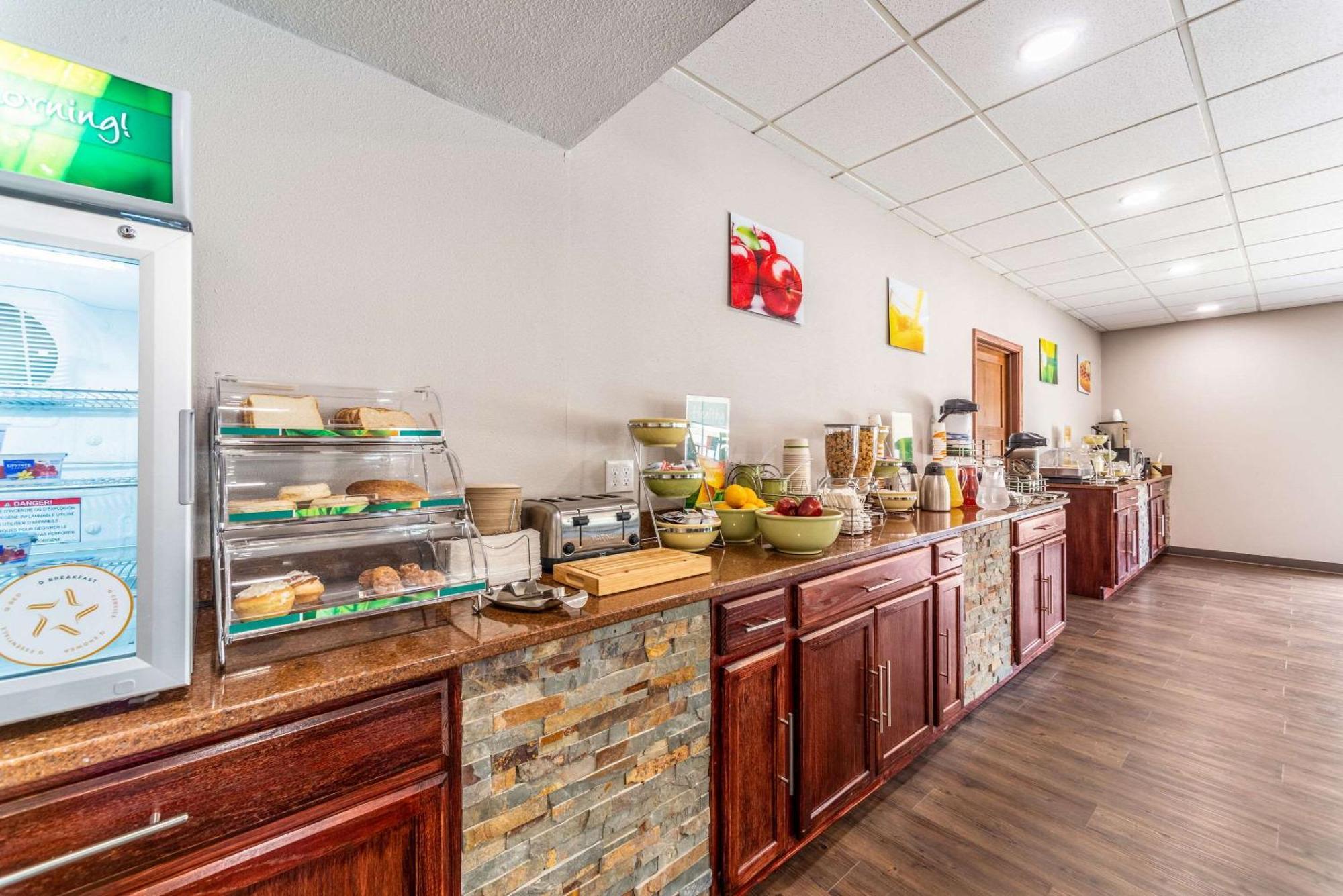 Quality Inn & Suites Vandalia Near I-70 And Hwy 51 Екстериор снимка