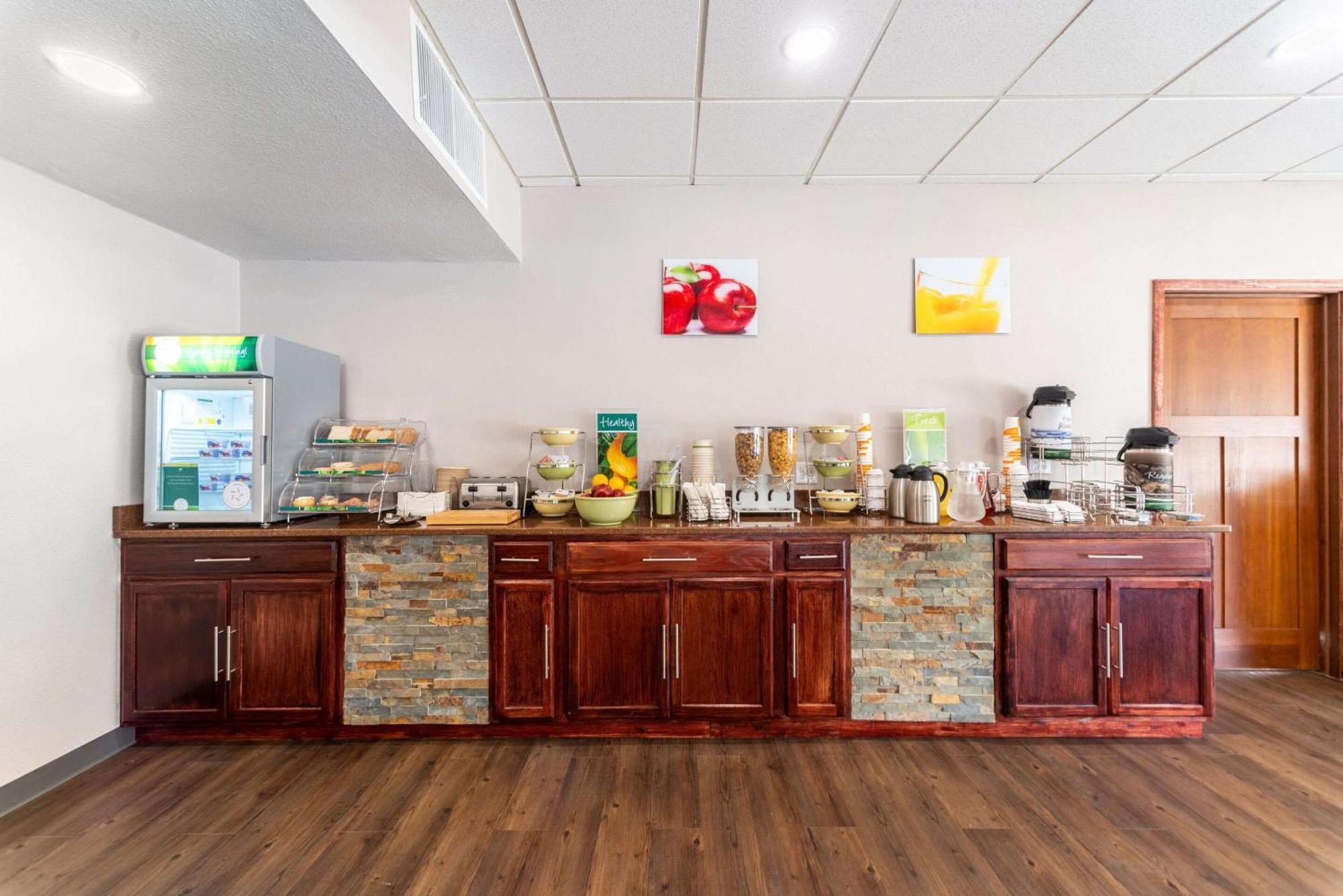 Quality Inn & Suites Vandalia Near I-70 And Hwy 51 Екстериор снимка