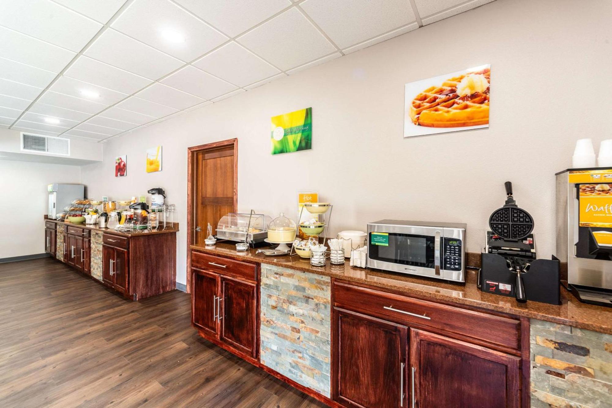 Quality Inn & Suites Vandalia Near I-70 And Hwy 51 Екстериор снимка