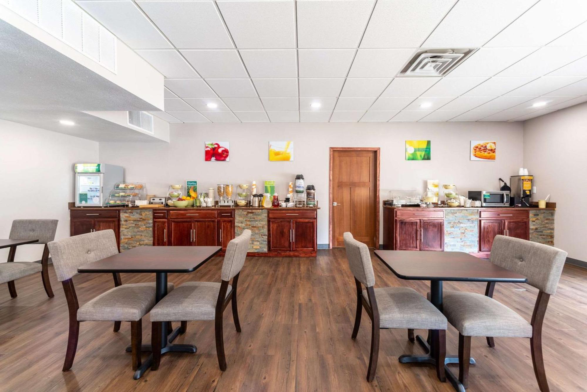Quality Inn & Suites Vandalia Near I-70 And Hwy 51 Екстериор снимка