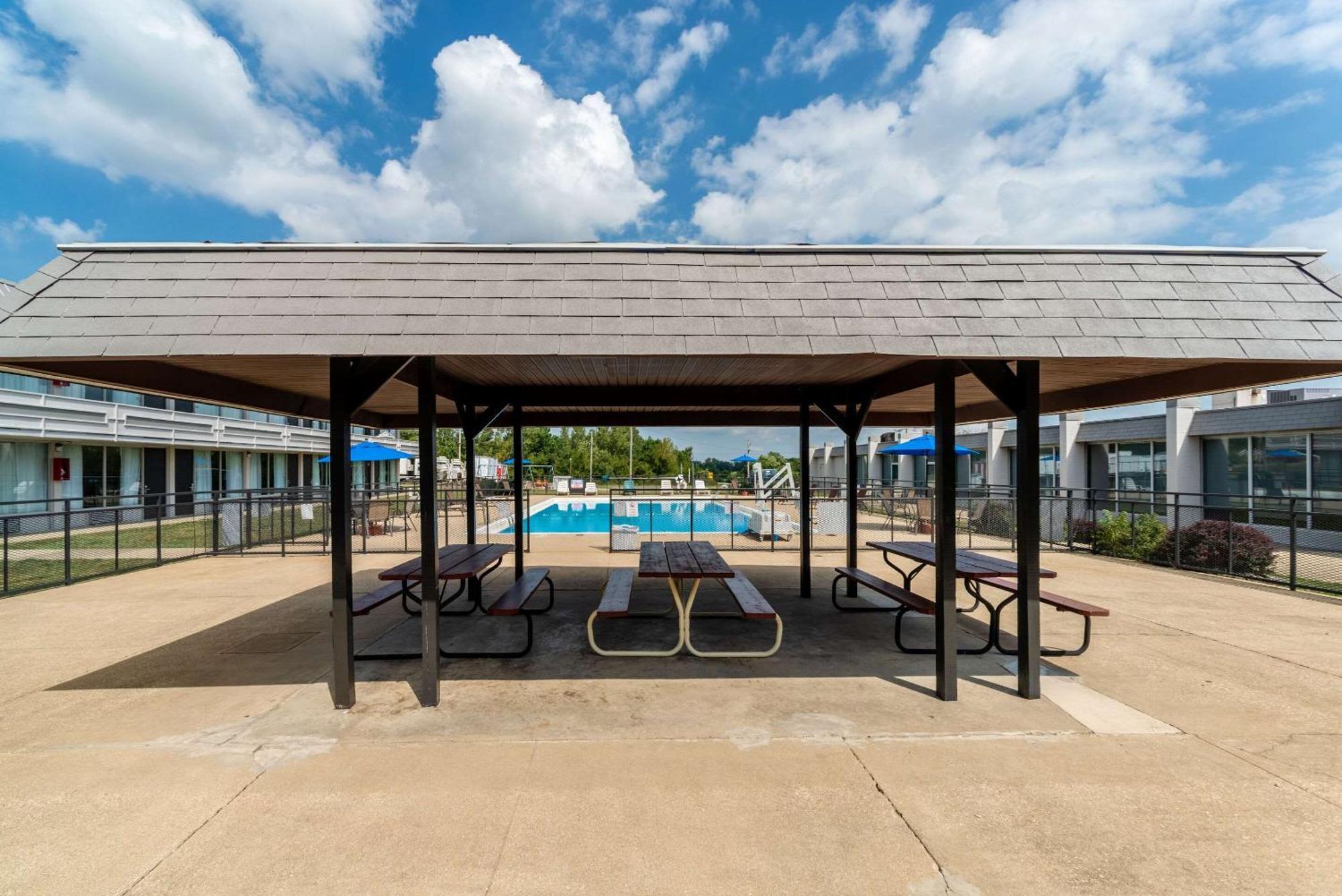 Quality Inn & Suites Vandalia Near I-70 And Hwy 51 Екстериор снимка
