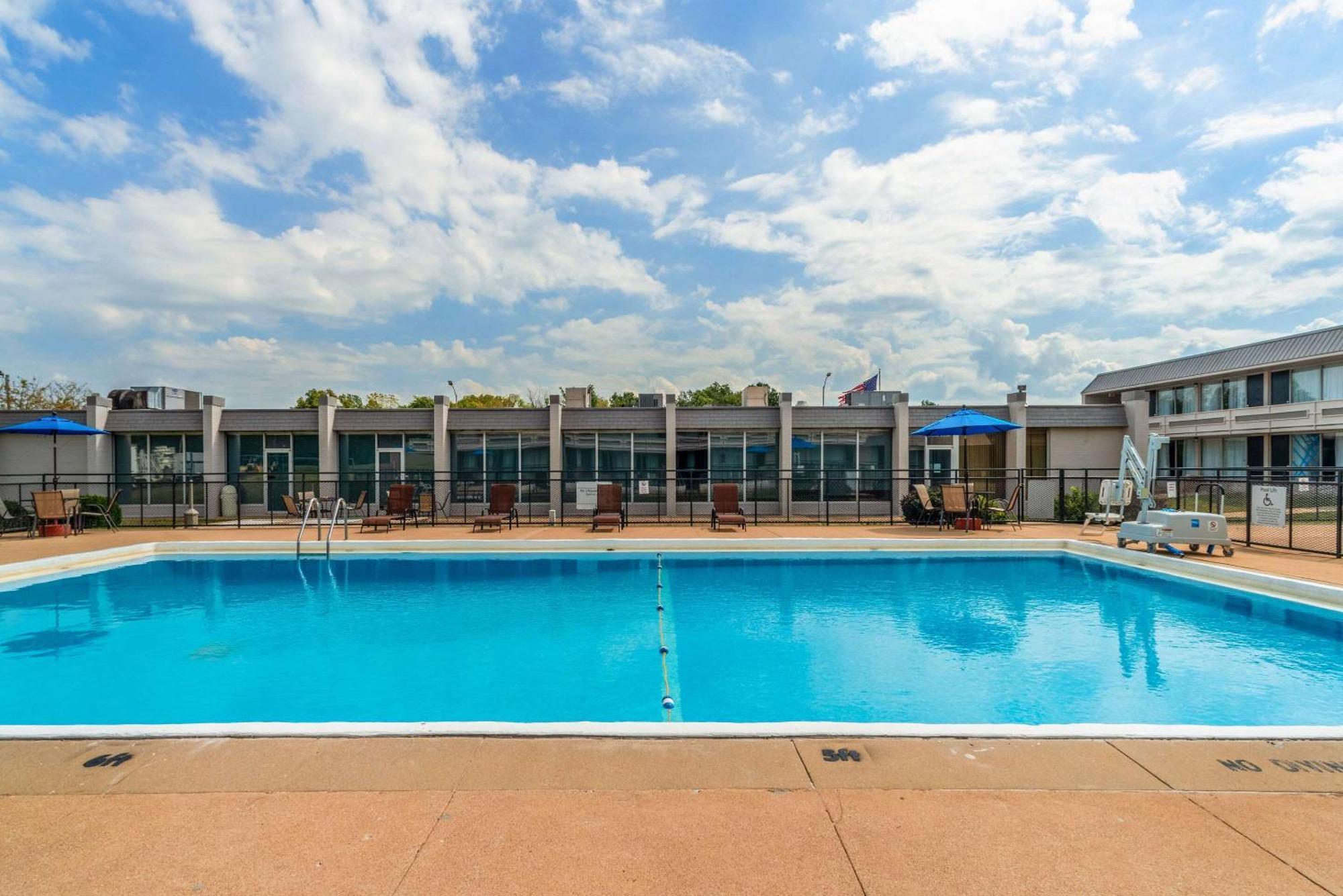 Quality Inn & Suites Vandalia Near I-70 And Hwy 51 Екстериор снимка