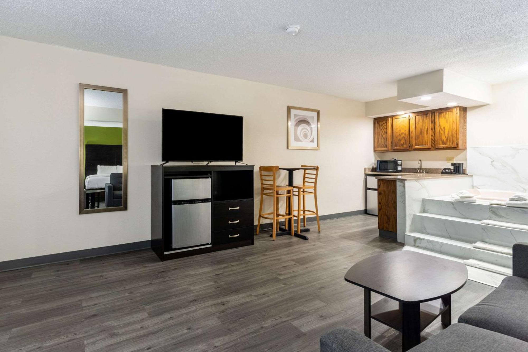Quality Inn & Suites Vandalia Near I-70 And Hwy 51 Екстериор снимка