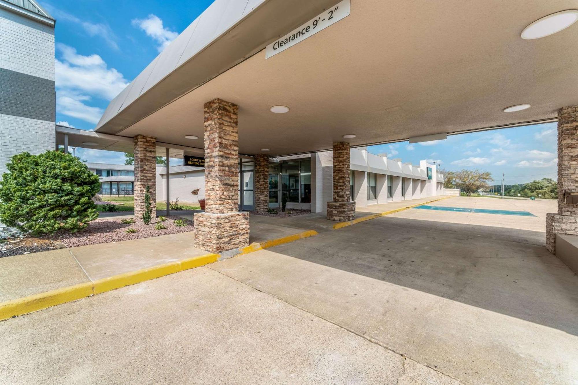 Quality Inn & Suites Vandalia Near I-70 And Hwy 51 Екстериор снимка