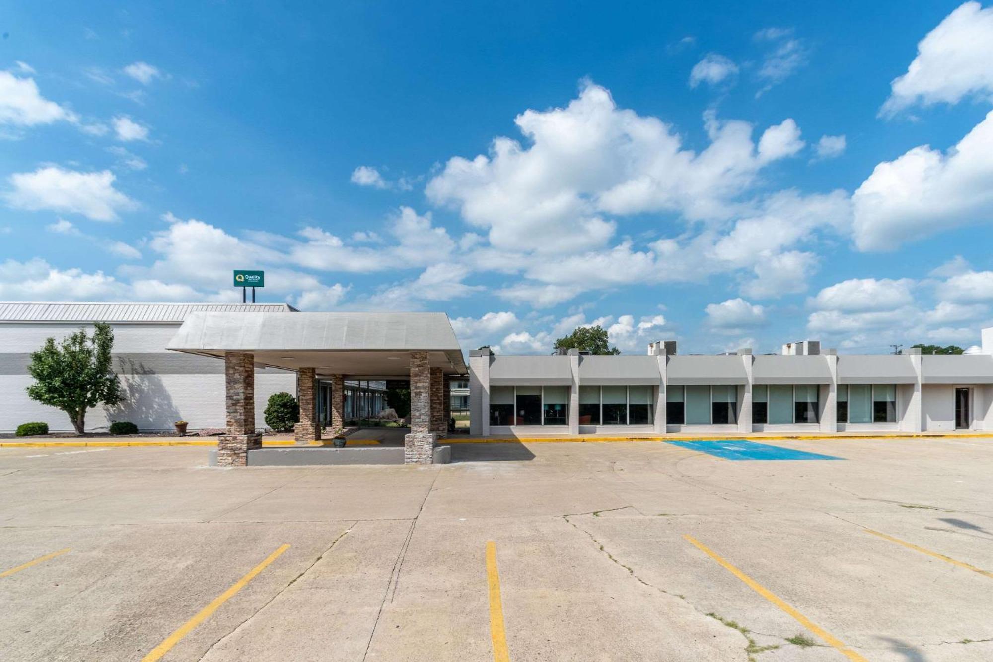 Quality Inn & Suites Vandalia Near I-70 And Hwy 51 Екстериор снимка