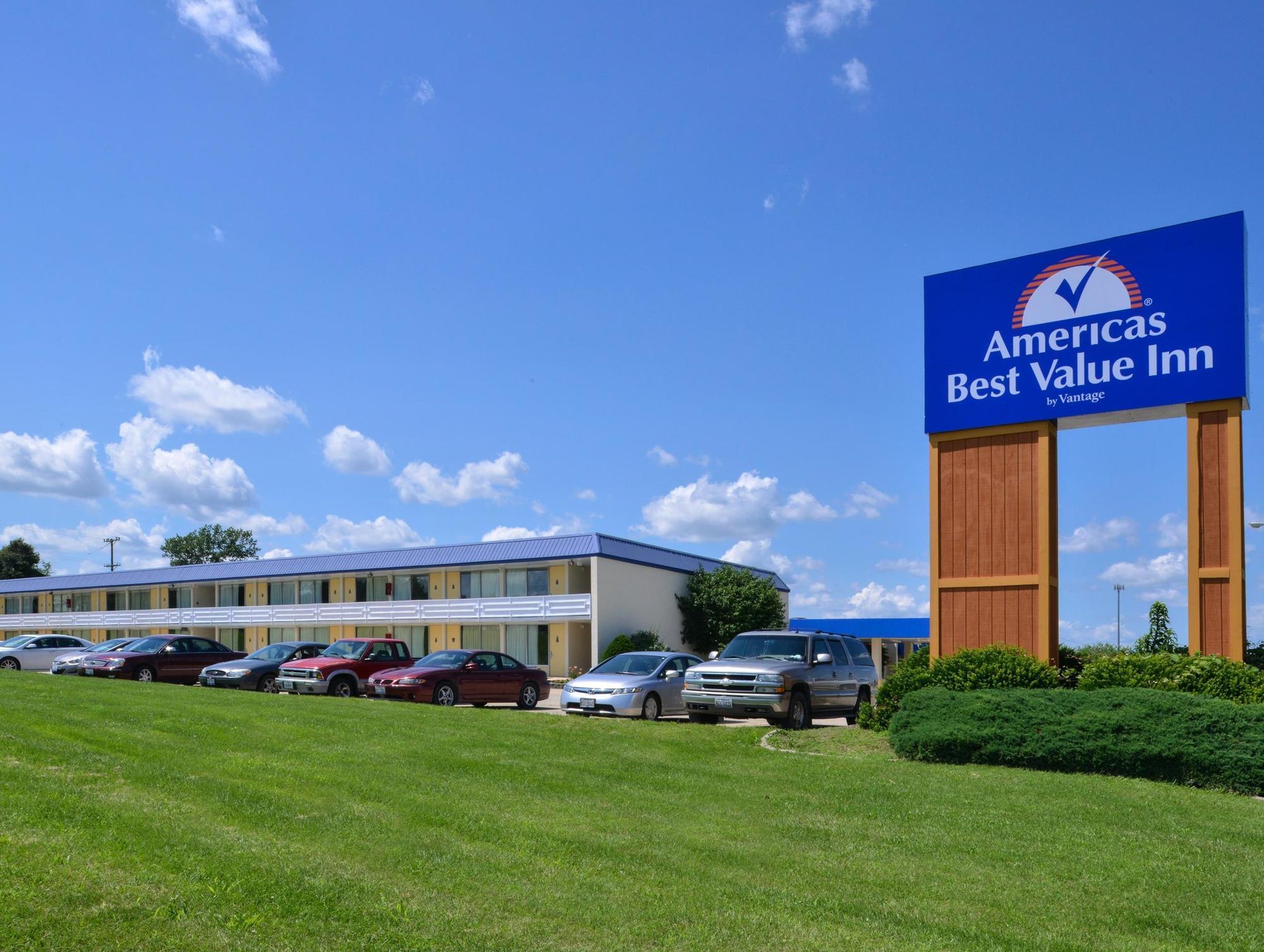 Quality Inn & Suites Vandalia Near I-70 And Hwy 51 Екстериор снимка