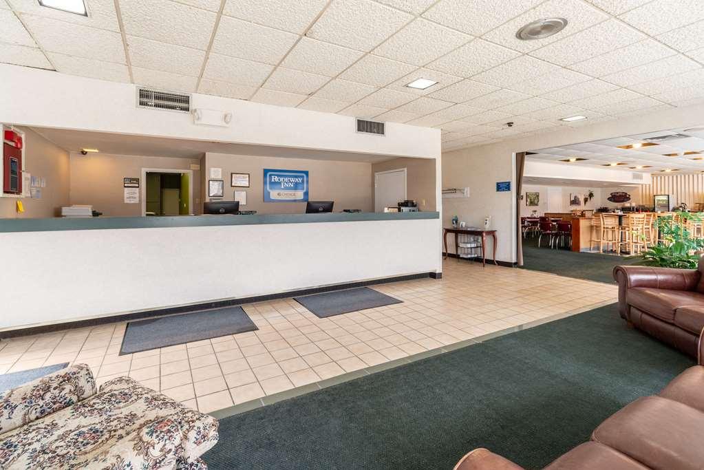 Quality Inn & Suites Vandalia Near I-70 And Hwy 51 Интериор снимка