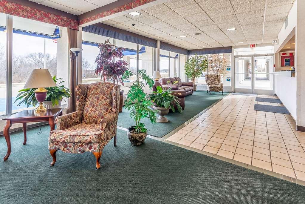 Quality Inn & Suites Vandalia Near I-70 And Hwy 51 Интериор снимка